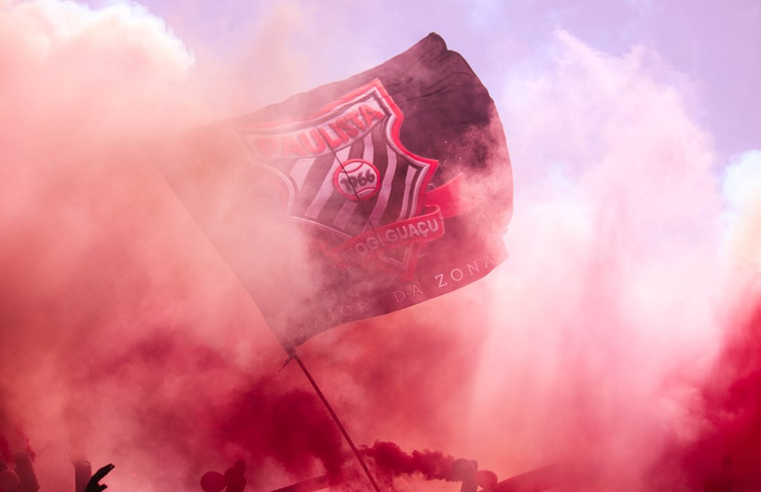 Em céu vermelho, Paulista é campeão da primeira divisão amador de Mogi Guaçu.